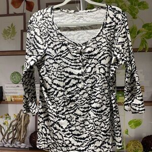 Relativity size XL good preloved condition. Black and white.